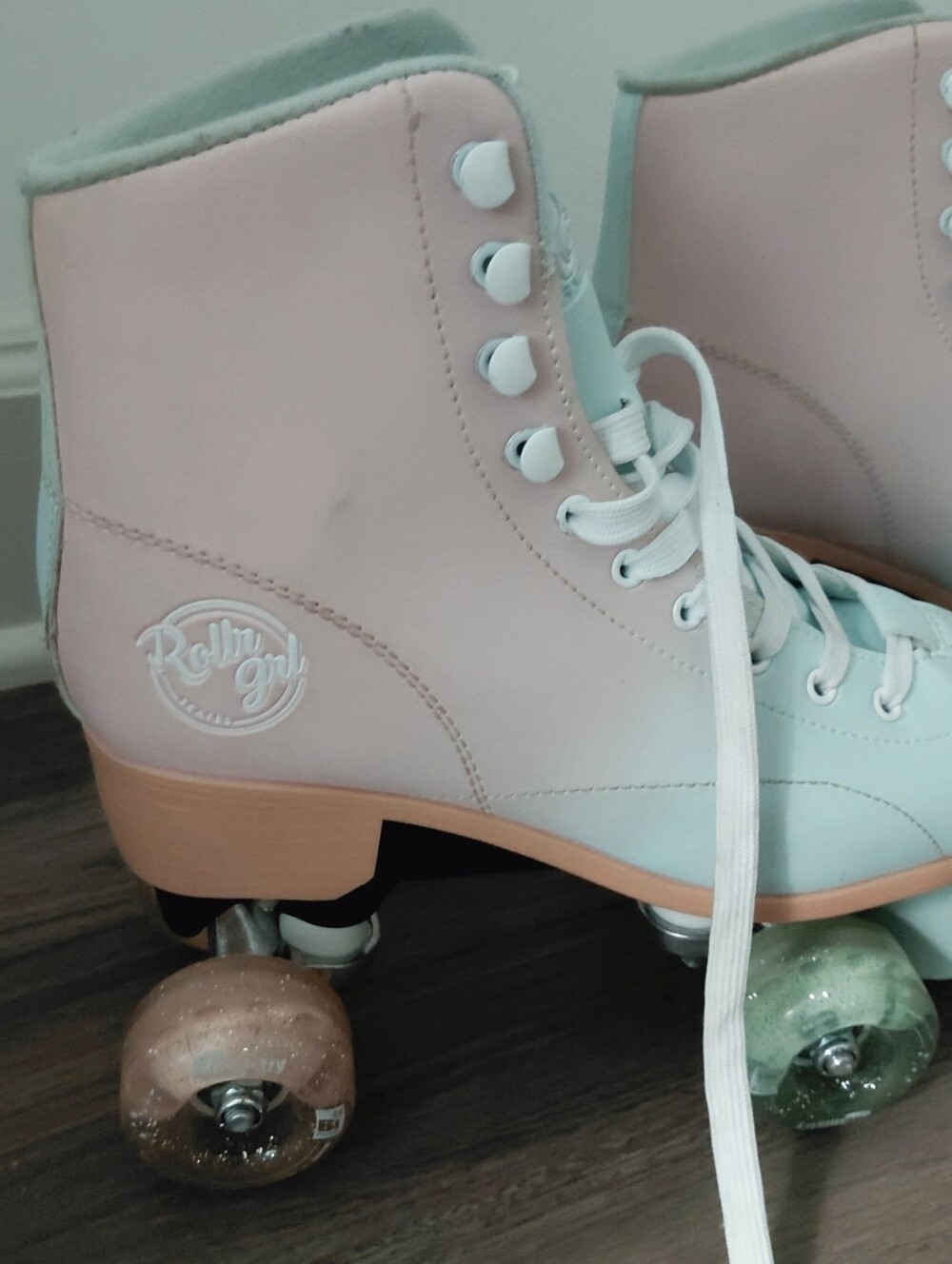Women's Two-Tone Pastel Leather Roller Skates - Pink & Mint - Picture 6 of 9